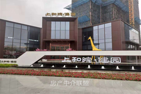 皇家半岛3室2厅2卫62万114m2精装修出售帯附房